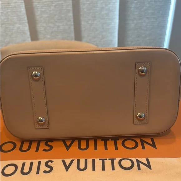 Louis Vuitton Beige Handbag - Picture 4 of 10